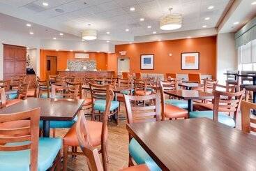 هتل Drury Inn & Suites Fort Myers Airport Fgcu