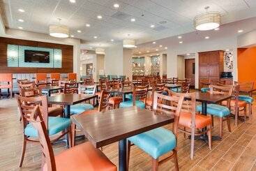 هتل Drury Inn & Suites Fort Myers Airport Fgcu