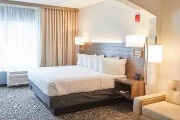 Gundersen Hotel & Suites