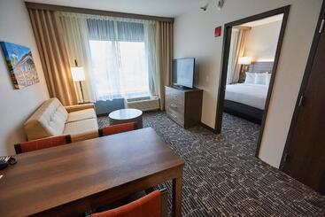 Gundersen Hotel & Suites