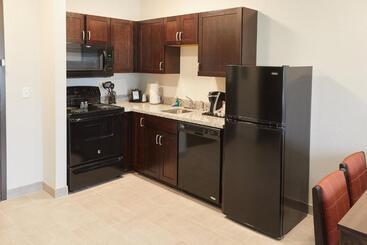 Gundersen Hotel & Suites