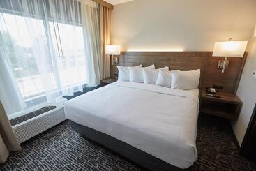 Gundersen Hotel & Suites