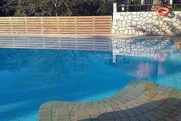 هتل Harbour Inn Corfu