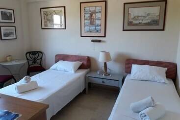 هتل Harbour Inn Corfu