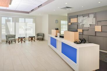 هتل Holiday Inn Express & Suites   Chadron, An Ihg
