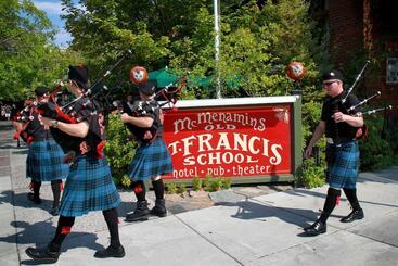 هتل Mcmenamins Old St. Francis School
