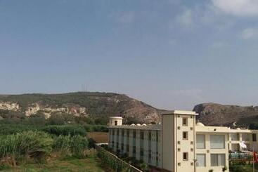 هتل Sun Beach Med