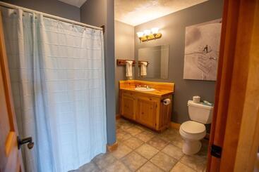 استراحتگاه New England Inn & Lodge