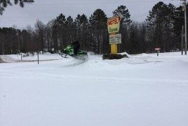 Cedars Motel