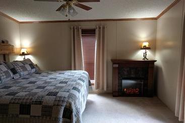 Trails End Cabins & Motel