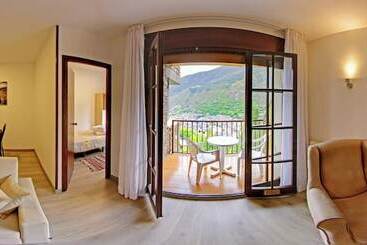 هتل Apartamentos La Solana