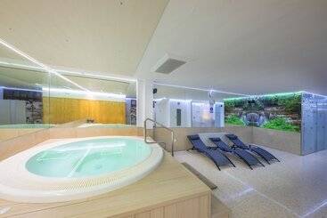 هتل Apartamentos La Solana