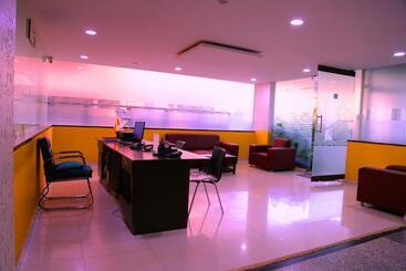 هتل Airport Gateway