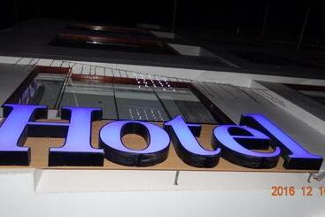 هتل Hostal Mica