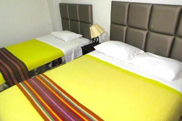 هتل Hostal Mica