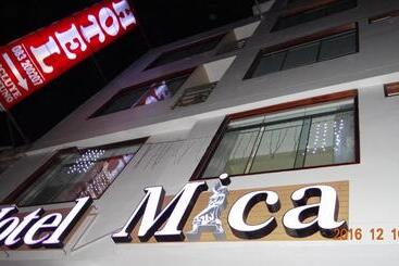 هتل Hostal Mica