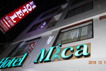 هتل Hostal Mica