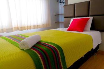 هتل Hostal Mica