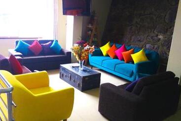 هتل Hostal Mica