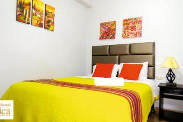 هتل Hostal Mica