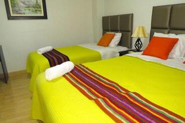 هتل Hostal Mica