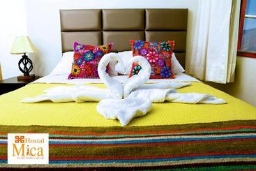 هتل Hostal Mica