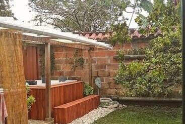 هتل Kantarrana Urbana Jardin