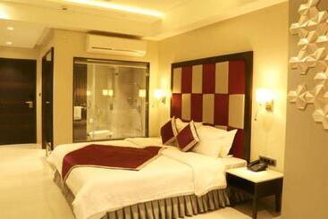 هتل The Flora Grand, Vasco, Goa