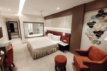 هتل The Flora Grand, Vasco, Goa