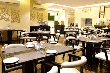 هتل The Flora Grand, Vasco, Goa