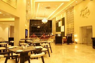 هتل The Flora Grand, Vasco, Goa