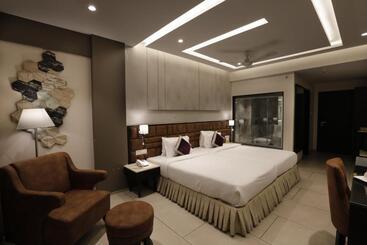 هتل The Flora Grand, Vasco, Goa