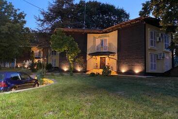 Motel Stari Hrast