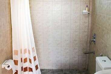 استراحتگاه Birdland Beach Club
