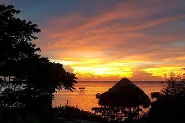 استراحتگاه Birdland Beach Club