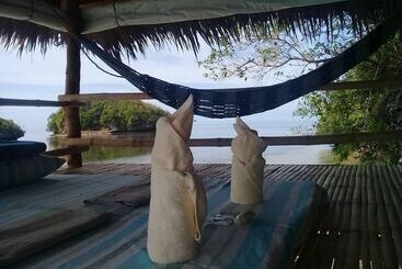 استراحتگاه Birdland Beach Club