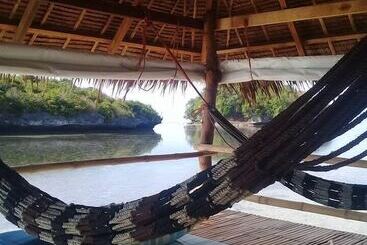 استراحتگاه Birdland Beach Club