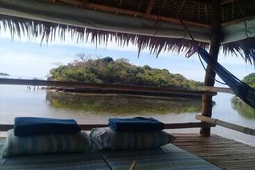 استراحتگاه Birdland Beach Club