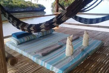 استراحتگاه Birdland Beach Club