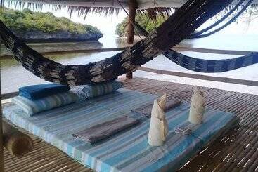 استراحتگاه Birdland Beach Club