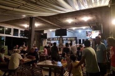 استراحتگاه Birdland Beach Club
