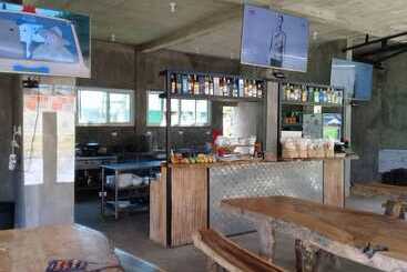 استراحتگاه Birdland Beach Club