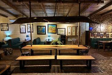 Bougainvilla Boutique Hotel & Restaurant