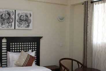 هتل Cranes Suites
