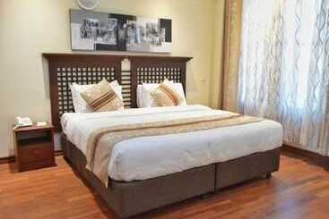 هتل Cranes Suites