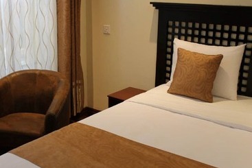 هتل Cranes Suites