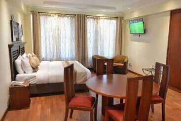 هتل Cranes Suites