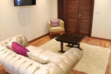 هتل Cranes Suites