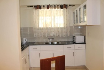 هتل Cranes Suites