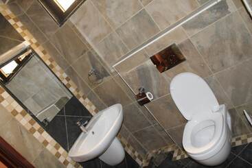هتل Cranes Suites